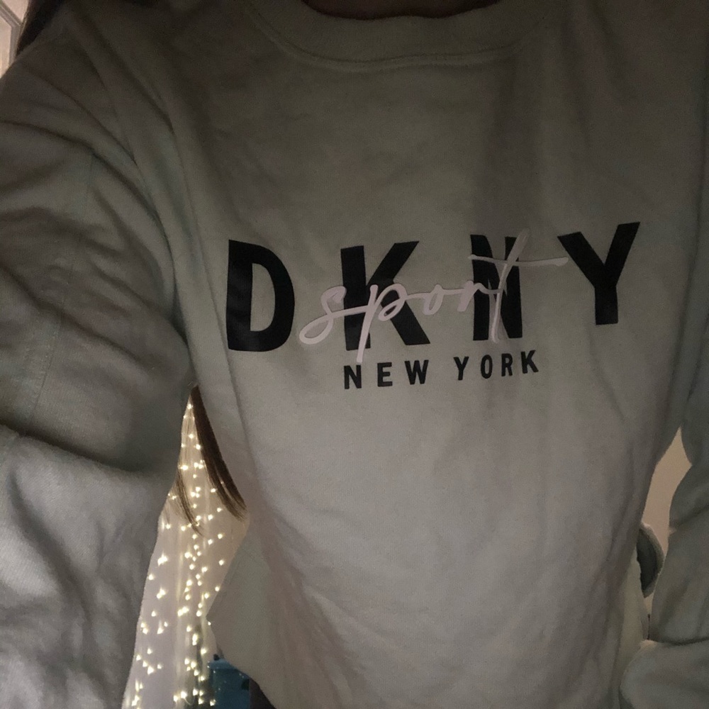 Dkny long sleeve, size small. Only worn a few times!